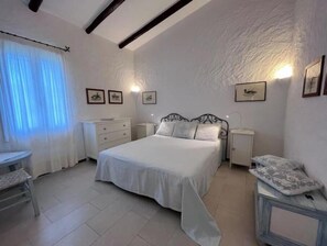 Iron/ironing board, free WiFi, bed sheets - Beachfront villa with direct beach access - Costa Smeralda (Arzachena)