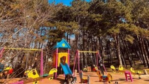 A playground with swings, slides, and a small shelter. - Hotel Gloria KS (Pristina)