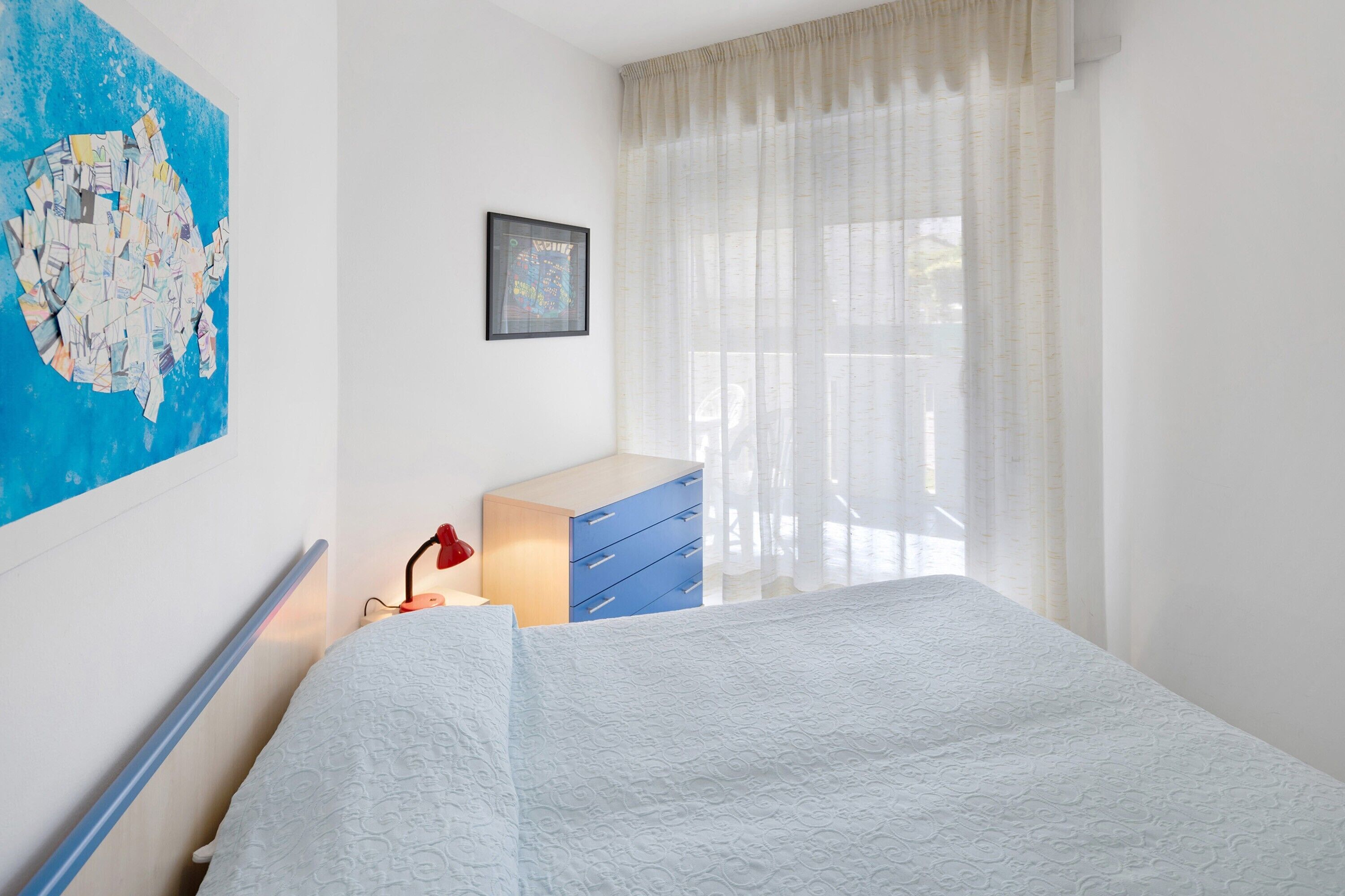 WiFi, bed sheets