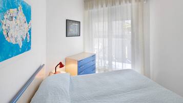 WiFi, bed sheets