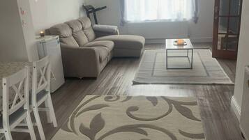 House, 2 Bedrooms, Accessible | Living area