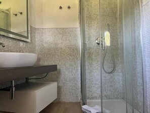 Shower, hair dryer, bidet, towels - Beachfront villa with direct beach access - Costa Smeralda (Arzachena)