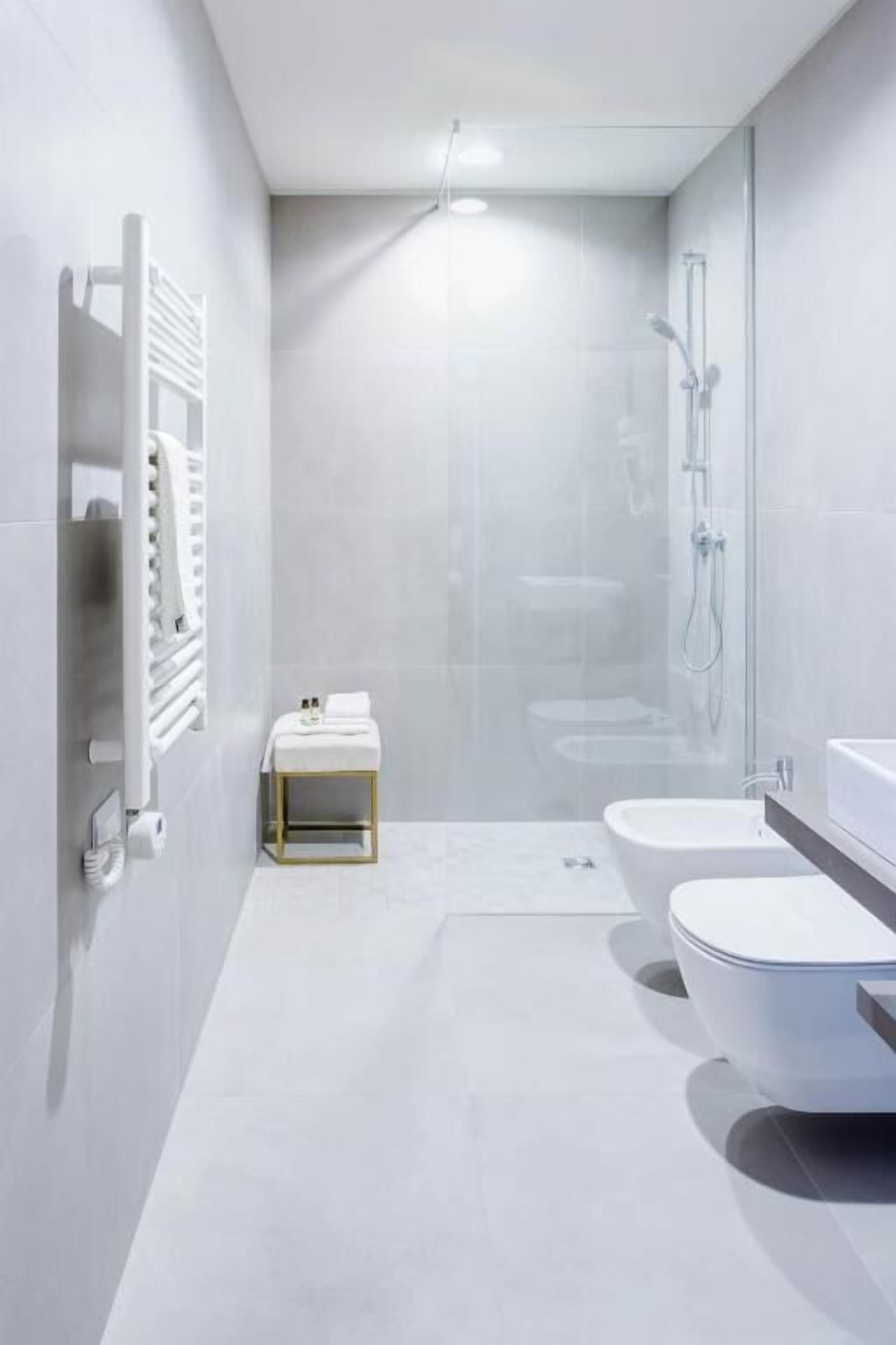 Kamar Klasik | Kamar mandi | Shower, pengering rambut, handuk, dan sabun
