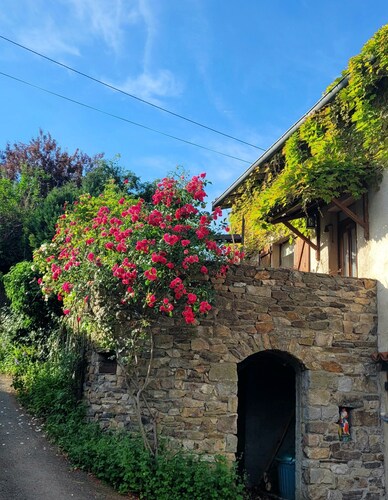 Holiday Home “Gîte De La Source” with Private Terrace and Garden