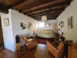 Fernseher, DVD-Player, Stereoanlage