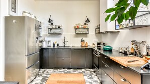 Coffee/tea maker, fridge, microwave, oven - Les Jardins des Arceaux - First Concierge Service (Montpellier)