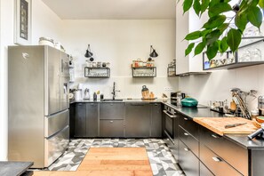 Coffee/tea maker, fridge, microwave, oven - Les Jardins des Arceaux - First Concierge Service (Montpellier)