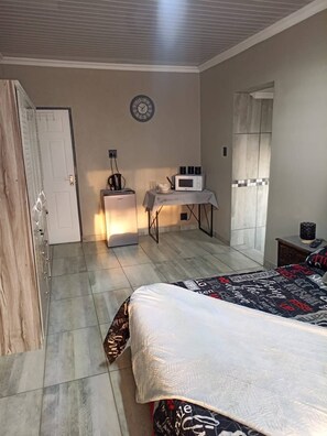 9 bedrooms - Room-namib Accommodation EPC (Metsimaholo)