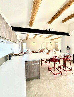 Dining - Mas de la Canopée, pool & air condition (Saint-Saturnin-lès-Apt)