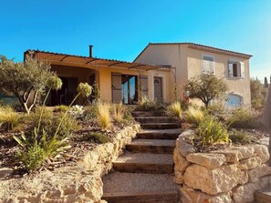 Exterior - Mas de la Canopée, pool & air condition (Saint-Saturnin-lès-Apt)