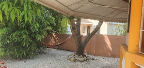 Terrace/patio - Holiday like yor're a Local- Cozy bedroom house in pleasant Montego Bay with AC (Montego Bay)