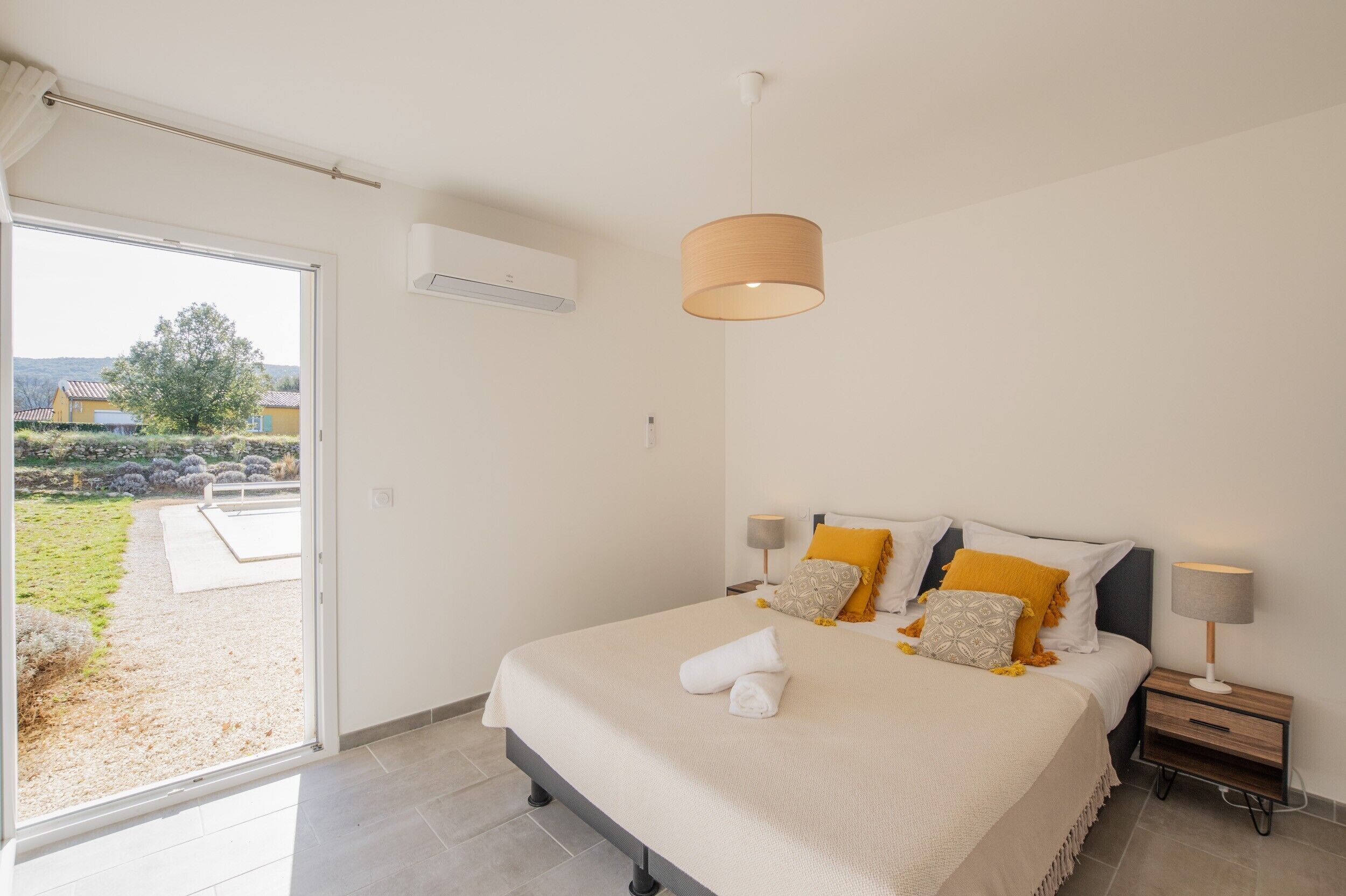 3 chambres, fer et planche à repasser, Wi-Fi, draps fournis