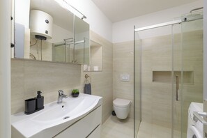 Casa estándar, varias habitaciones, 2 baños (Casa Valdebek) | Baño | Regadera, toallas, jabón, shampoo 