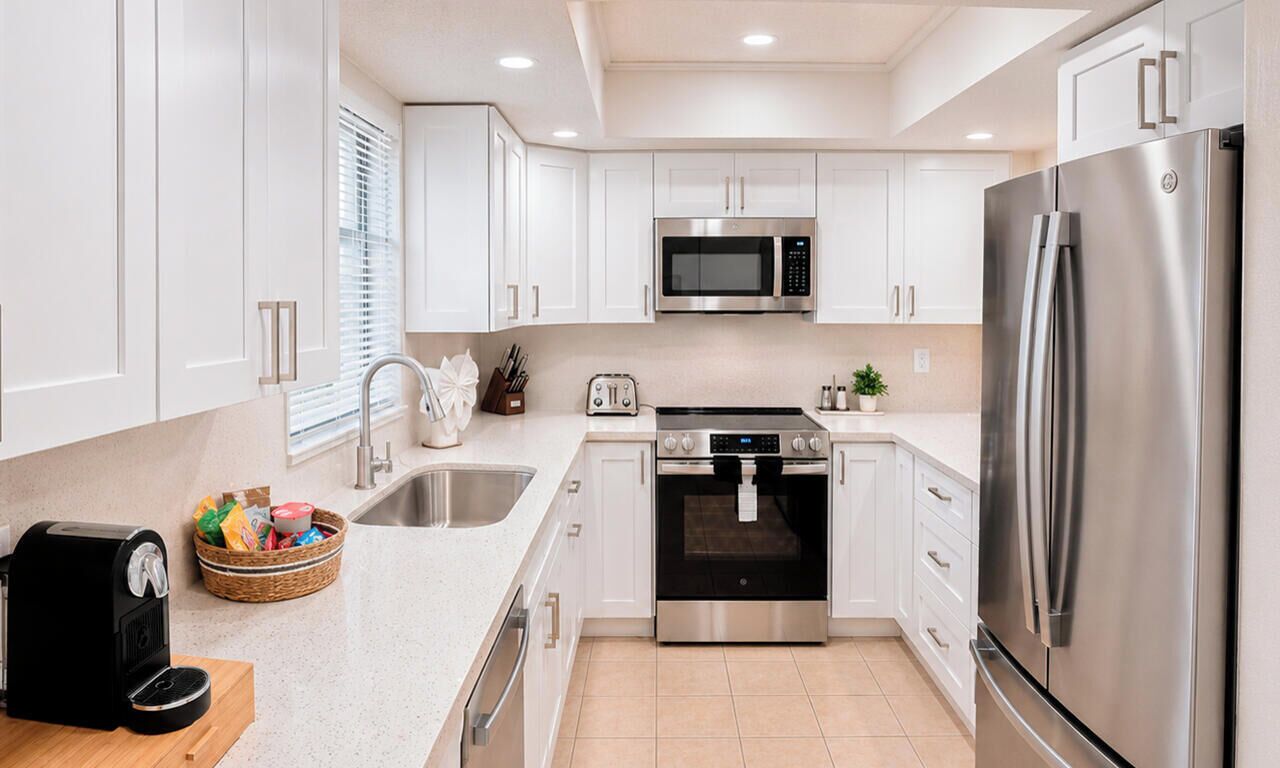 Coffee/tea maker, fridge, microwave, oven
