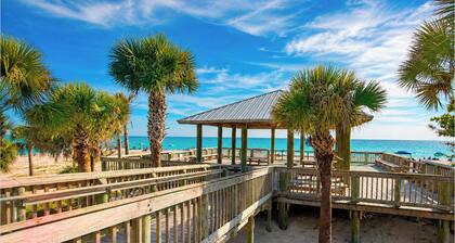 Stylish 2BR/2BA coastal getaway to 7 Min Drive to Beach "Crystal Bay Stays"