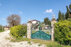 Property grounds - With family in Umbria - Borghetto Valtania - Villa with pool, garden and sauna (Amelia)