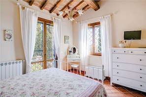 2 bedrooms, iron/ironing board, Internet, bed sheets - With family in Umbria - Borghetto Valtania - Villa with pool, garden and sauna (Amelia)