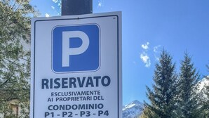 A parking sign indicating reserved parking for condominium owners. - Casa Castoro - In the heart of Val di Peio (Peio Fonti)