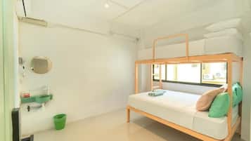 Chambre Quadruple, non-fumeurs, vue jardin | Wi-Fi gratuit, accès pour personnes à mobilité réduite