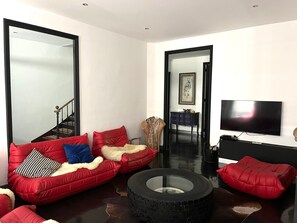 Fernseher, Kamin