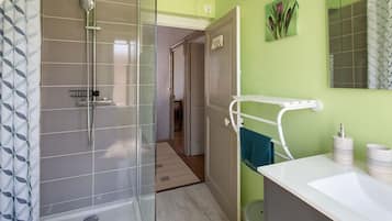 Ducha, secador de pelo, toallas