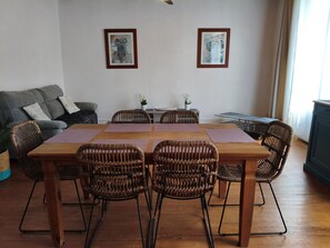 Dining - Guesthouse "Demeure Olea" (Chérac)
