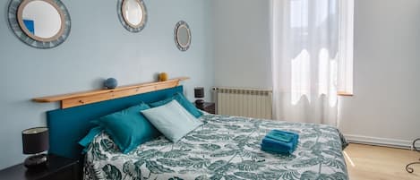 5 bedrooms, iron/ironing board, bed sheets