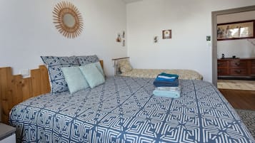 5 habitaciones, tabla de planchar con plancha y ropa de cama