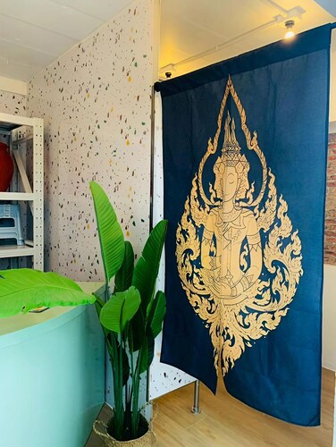 Monday Capsule & Thai Traditional Bath 