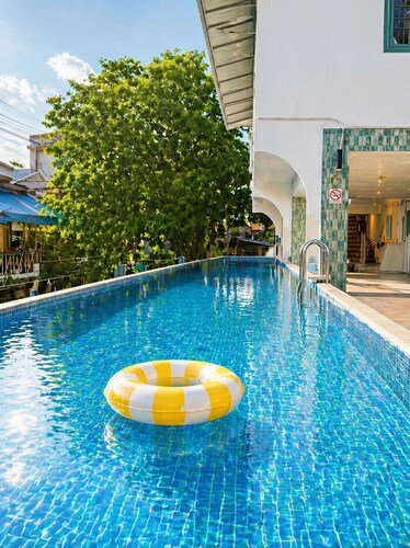 Monday Capsule & Thai Traditional Bath 