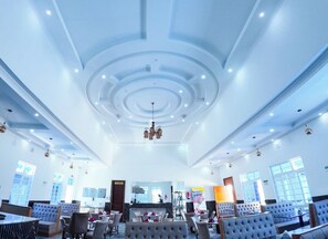 ลักซ์ชัวรี่อพาร์ทเมนท์, ระเบียง | ร้านอาหาร