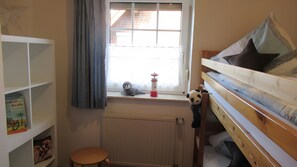 Tabla de planchar con plancha, wifi y ropa de cama 