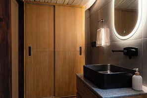 Bathroom - Saraaya Glamps  (Drini Khas)