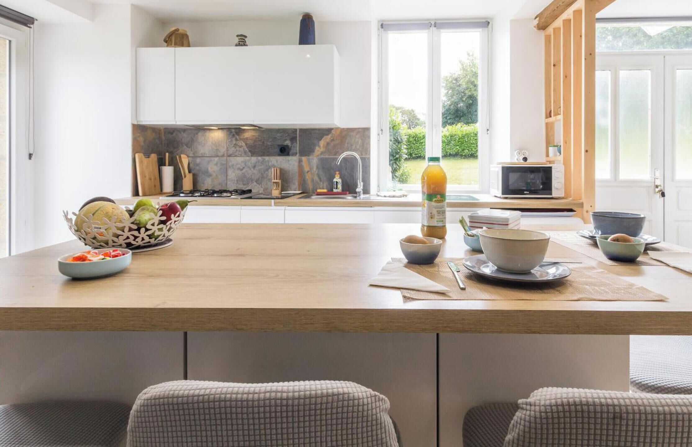 Fridge, microwave, dishwasher, coffee/tea maker