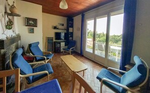 Téléviseur, foyer, lecteur de DVD, chaîne audio