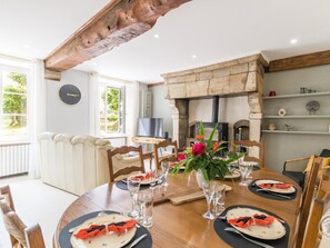 Dining - Beautiful stone house, private garden in the heart of Cotentin (Bricquebec-en-Cotentin)
