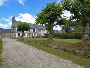 Exterior - Beautiful stone house, private garden in the heart of Cotentin (Bricquebec-en-Cotentin)