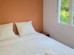 3 bedrooms, free WiFi, bed sheets - Mobile home, AC - 5 guests (Sainte-Marie)