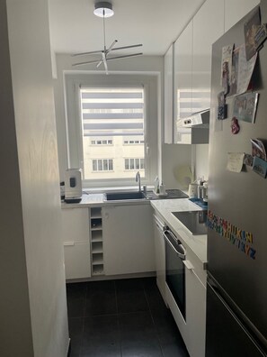 Private kitchen - Vrbo Property (Paris)
