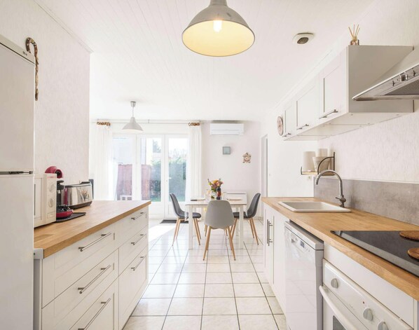 Fridge, microwave, oven, stovetop - House near lake - 5 guests (Biscarrosse)
