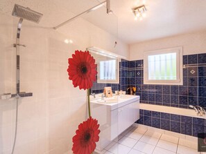 Bathroom - One-story villa with pool - 8 guests (Biscarrosse)