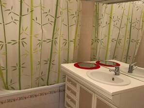 Bathroom - Charming apartment in Biscarrosse city center (Biscarrosse)
