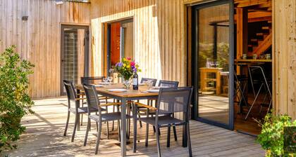 Chalet with jacuzzi and pétanque - 6 guests