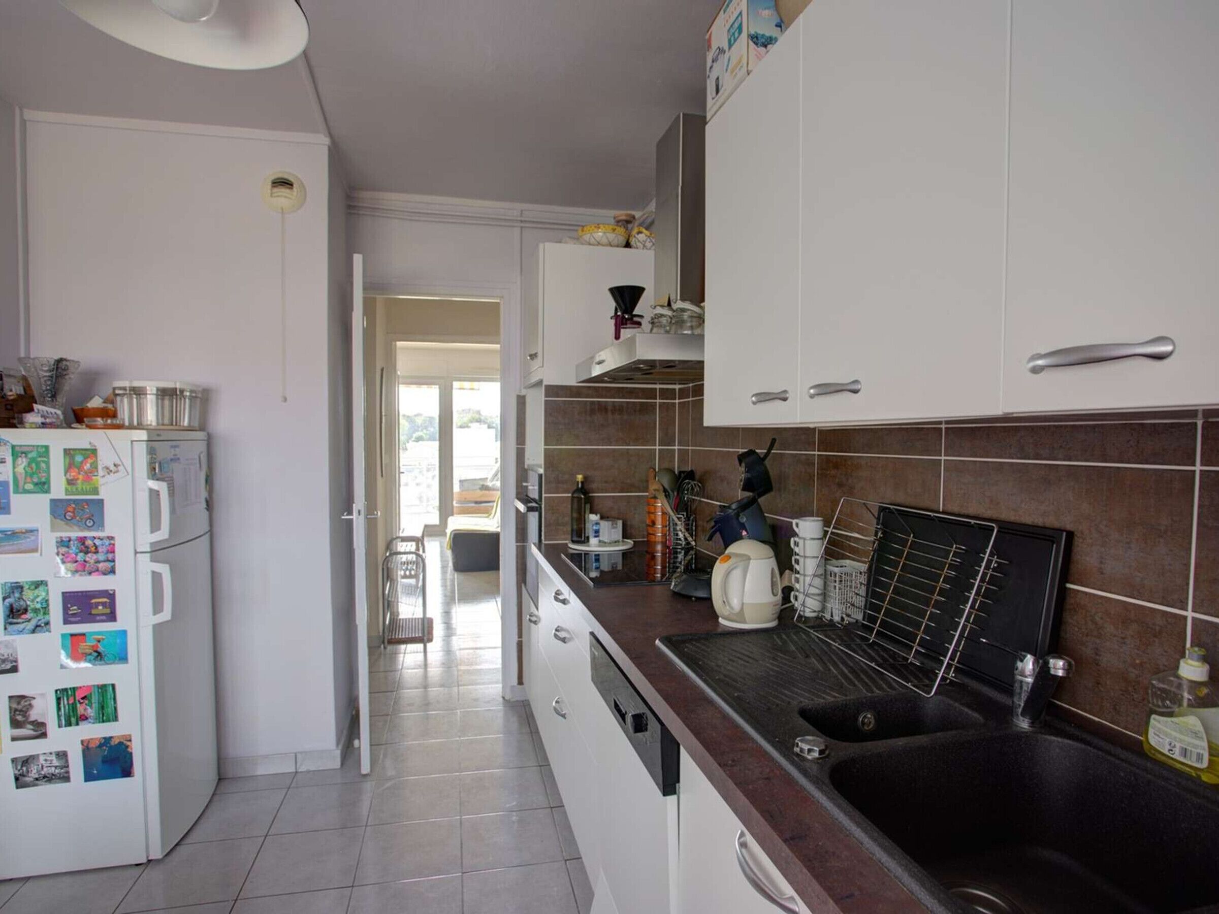 Fridge, microwave, oven, coffee/tea maker