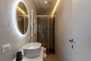 Shower, bidet, towels - A comfortable and welcoming 48 square meters apartment, perfect for two people, located on the fifth and top floor of a building with an elevator (NOT accessible to disabled guests).The property is located very close to Rome Tiburtina Station (400 meters (Rome)