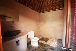 Basic Studio, Balcony, Courtyard View | Bathroom - Rambo Homestay (Bali)