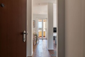 Interior - Spacious and bright 61 square meters apartment, perfect for two people, located on the fifth and top floor of a building with an elevator (NOT accessible to disabled guests).The property is located very close to Rome Tiburtina Station (400 meters), makin (Rome)