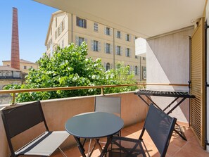 Outdoor dining - Bright flat for 4 people, right next to the shops (Grasse)