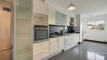 Comfort-Apartment, Stadtblick | Eigene Küche | Kühlschrank, Mikrowelle, Ofen, Herdplatte