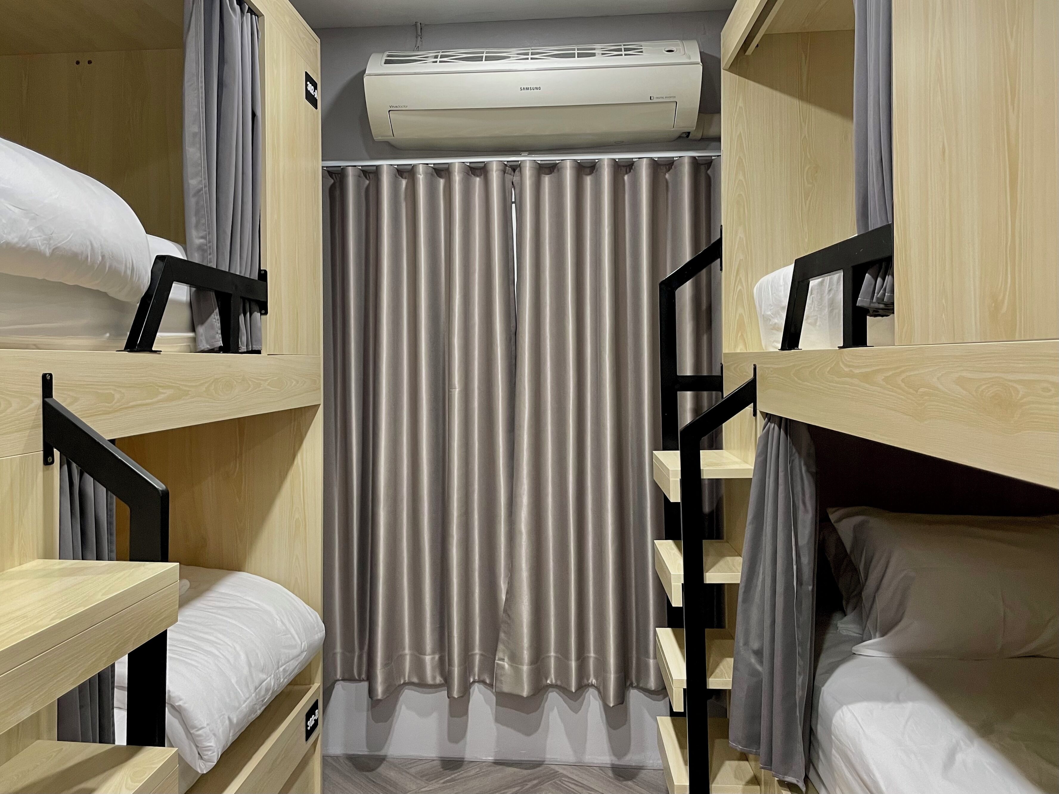 Dormitorio compartido, solo para mujeres, para no fumadores, baño compartido | Escritorio, espacio para trabajar con laptop y wifi gratis 